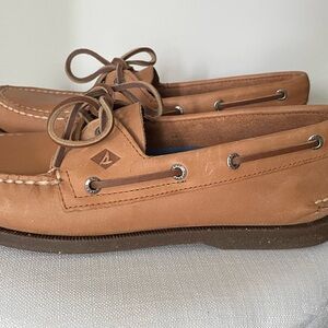 SPERRY size 9.5 in like new condition